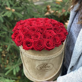 Букет Виктория с красными розами в шляпной коробке - фото 1