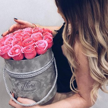 Букет Элиза с розовыми розами в шляпной коробке - фото 1