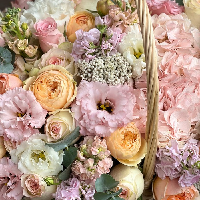 Букет Анабель в цветочной корзине - фото 2