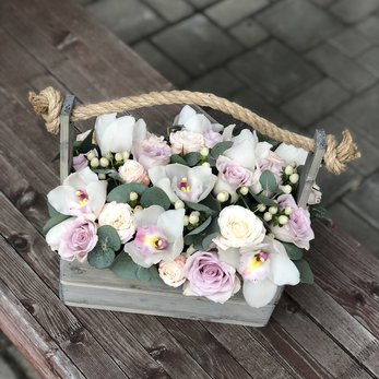 Ящик с белой орхидеей - фото 1