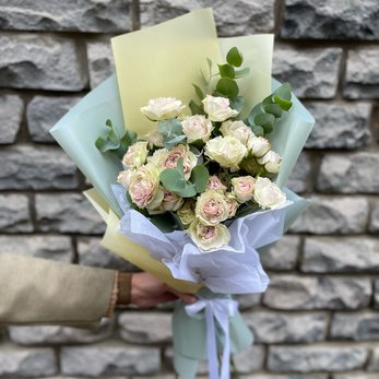 Букет Амелия из 9 кустовых роз купить