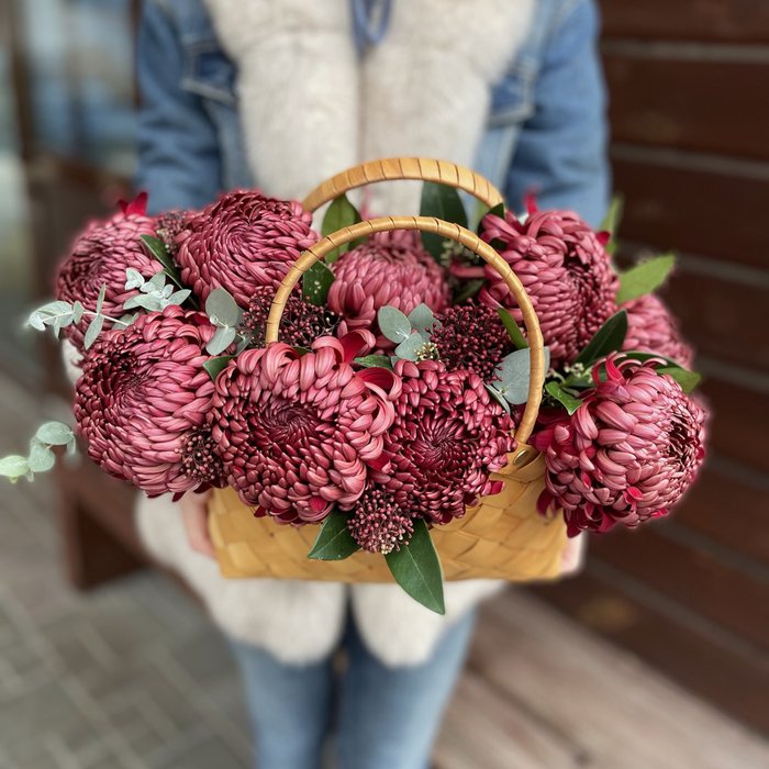 Цветочная корзина Ирен с хризантемами - фото 2
