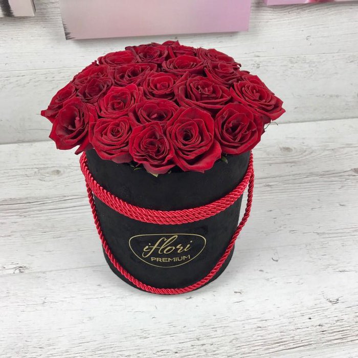 Букет Бордо с красными розами в шляпной коробке - фото 1