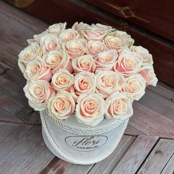 Букет в коробке из 29 роз Таллея купить