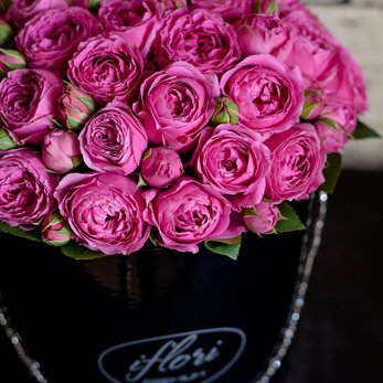 Букет Хлоя с пионовидной розой в черной шляпной коробке - фото 2