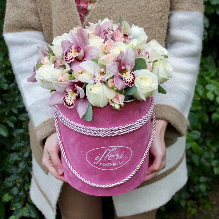 Букет Виталина в розовой шляпной коробке - фото 1