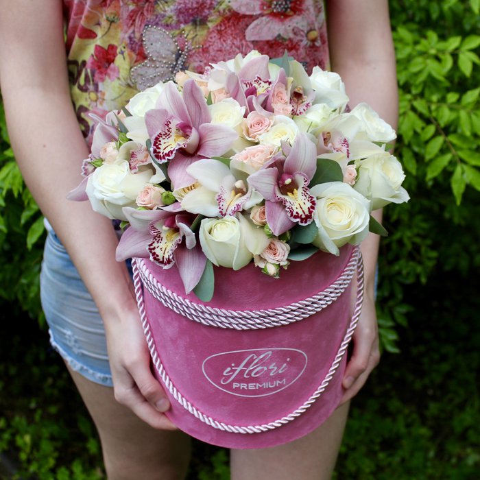 Букет Виталина с орхидеями в шляпной коробке - фото 4