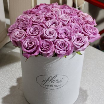 Букет Риччи с фиолетовыми розами в шляпной коробке - фото 1