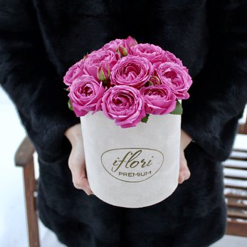Букет Хлоя комплимент с пионовидной розой в шляпной коробке купить