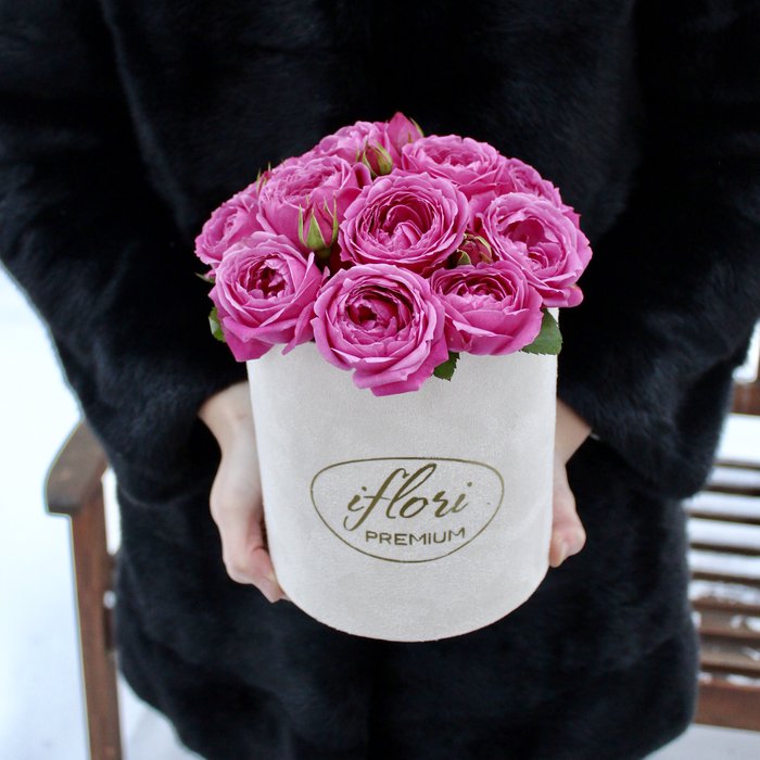 Букет Хлоя комплимент с пионовидной розой в шляпной коробке - фото 1