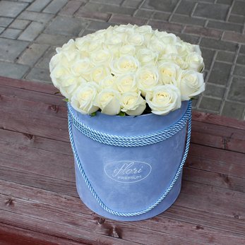 Букет Галь Гадот с белыми розами в коробке - фото 3