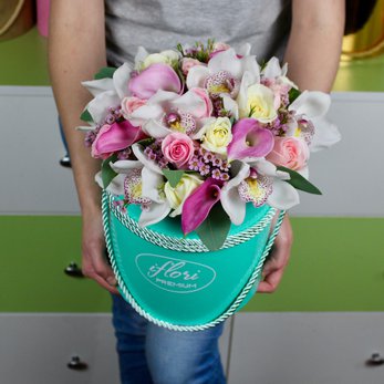 Букет Лара с белыми орхидеями и каллами - фото 1