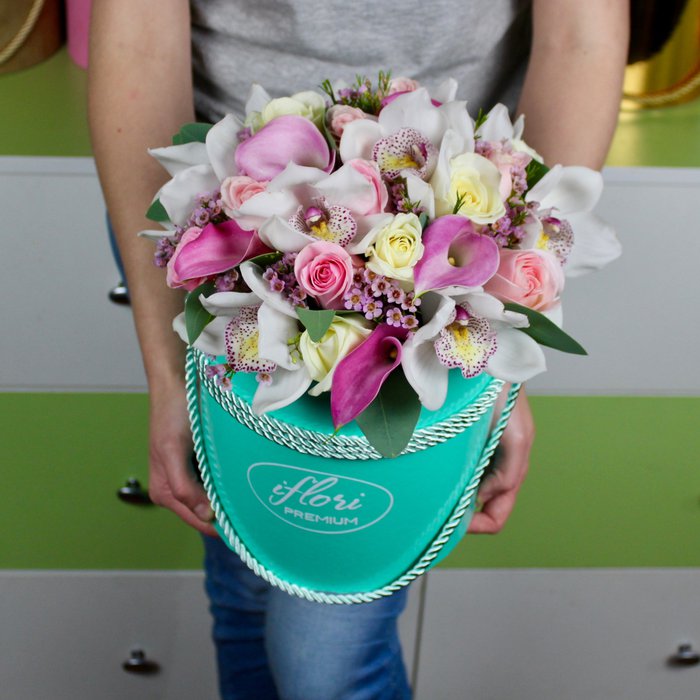 Букет Лара с белыми орхидеями и каллами - фото 1