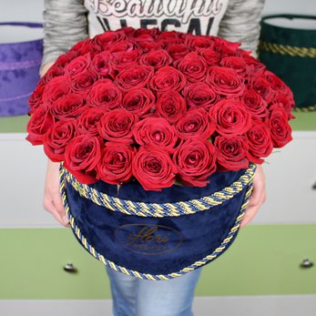 Букет Астрид с красными розами в шляпной коробке - фото 2
