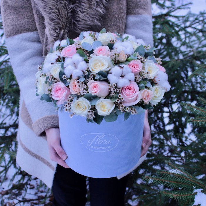 Букет Аделин с розовыми и белыми розами в шляпной коробке - фото 2