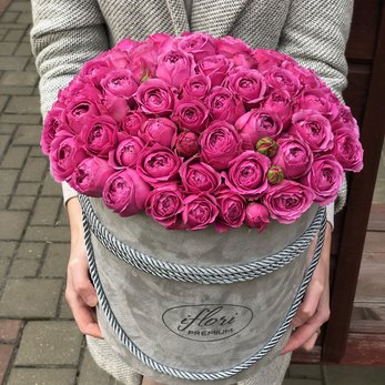 Букет Хлоя XXL из пионовидной розы в шляпной коробке - фото 1