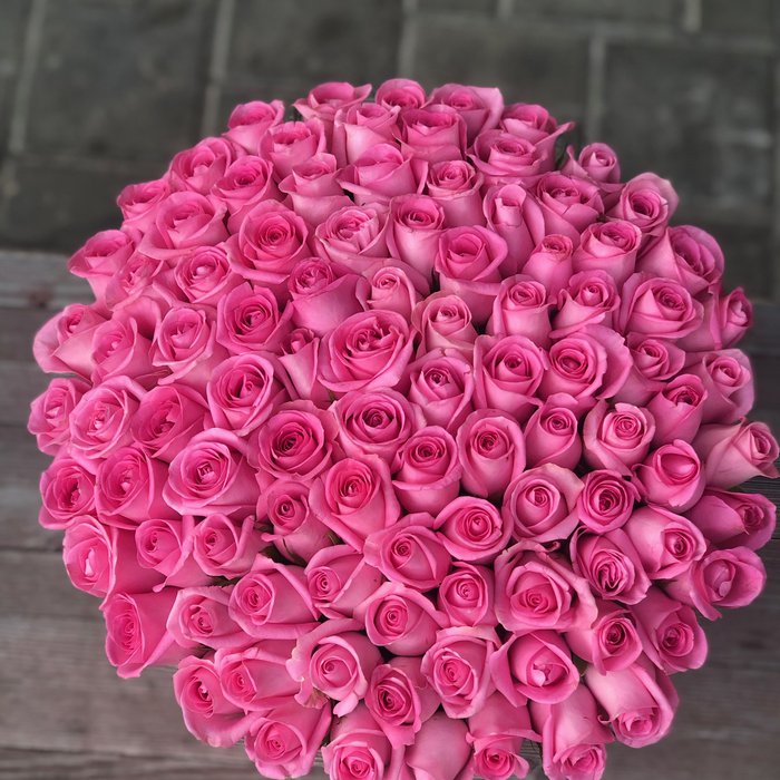 Букет Розалия из розовых роз в шляпной коробке - фото 2