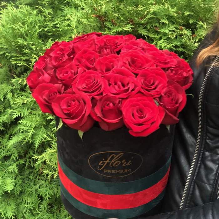 Букет Gucci с красными розами - фото 1
