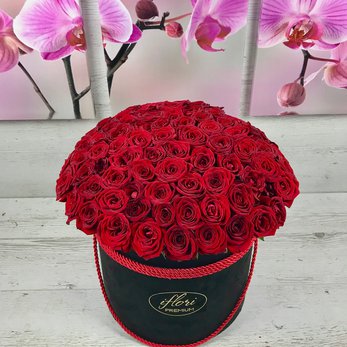 101 красная роза в черной шляпной коробке купить