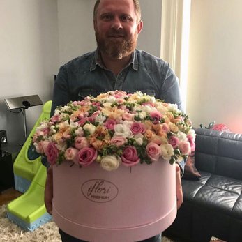 Букет Мари с розовыми розами в шляпной коробке - фото 4