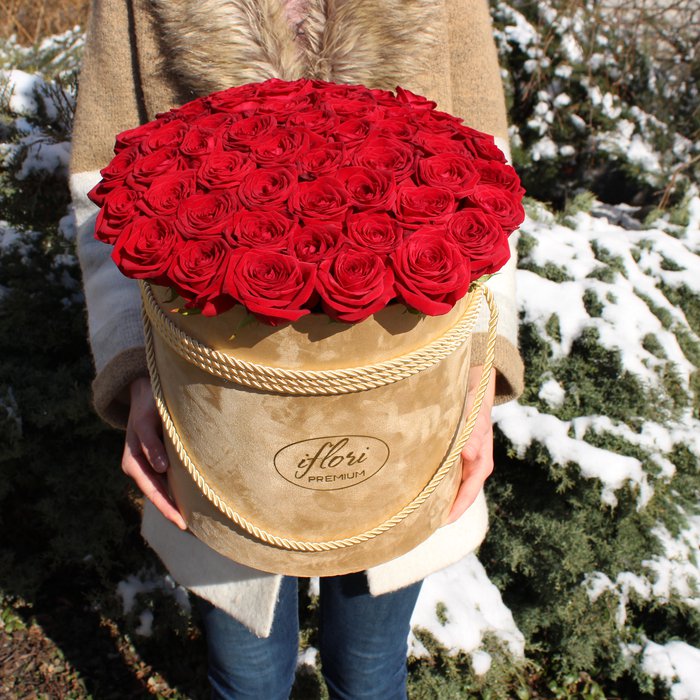 Букет Императрица с красными розами в шляпной коробке - фото 1
