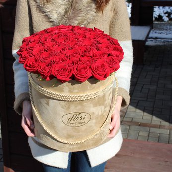 Букет Императрица с красными розами в шляпной коробке - фото 2