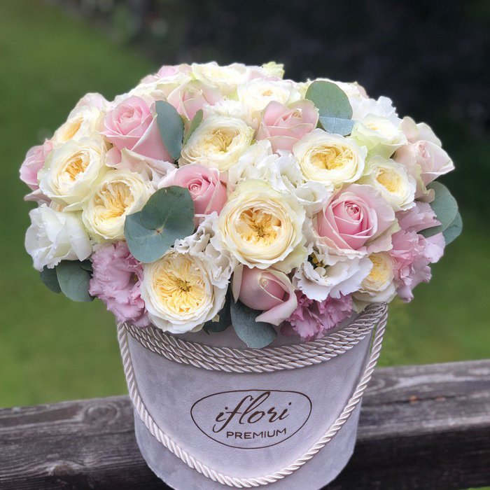 Букет Килисса с пионовидными розами в шляпной коробке - фото 1