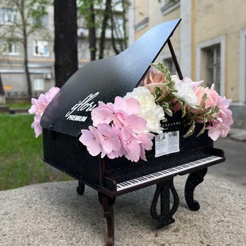 Цветочная композиция Музыка любви в рояле - фото 5